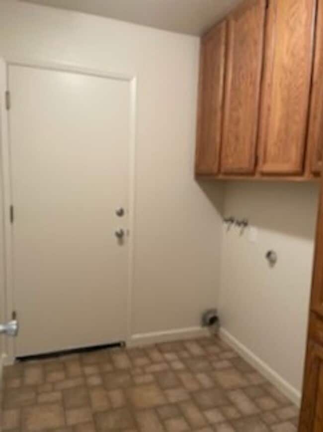 Building Photo - 3668 Cherrywood Dr