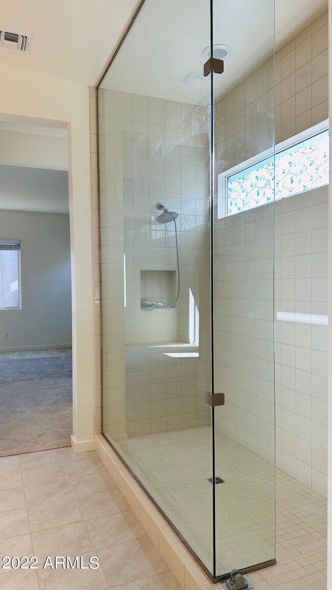 Building Photo - 943 E Paseo Way