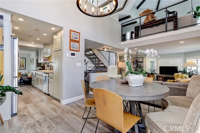 Building Photo - 425 S Catalina Ave