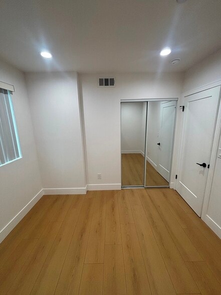 Building Photo - 5526 S Wilton Pl