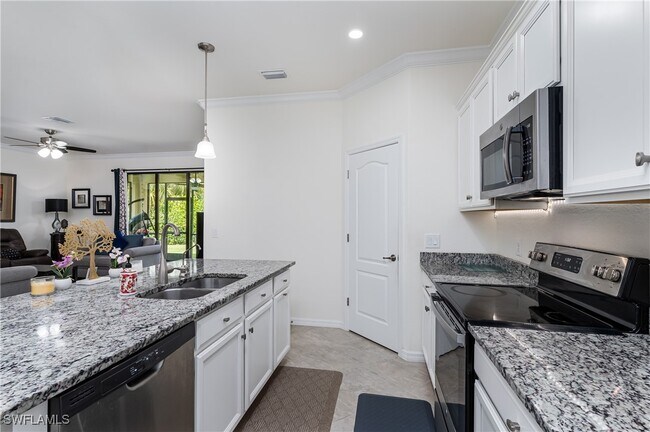 Building Photo - 9355 Foxglove Ln