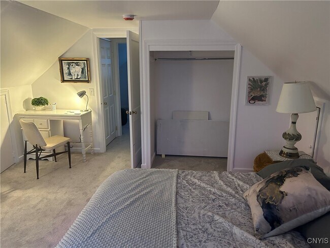 Building Photo - 511 Hickory St