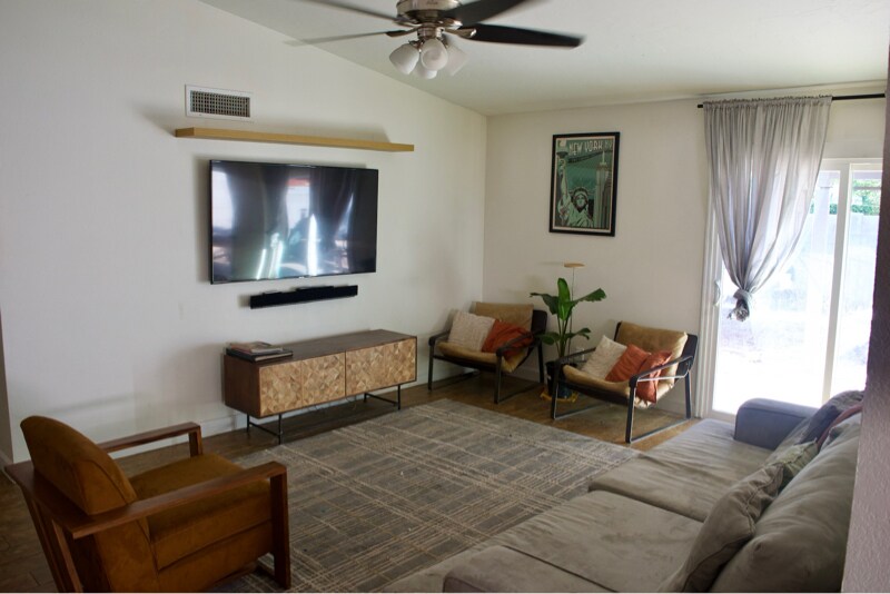 Building Photo - 839 W Posada Ave