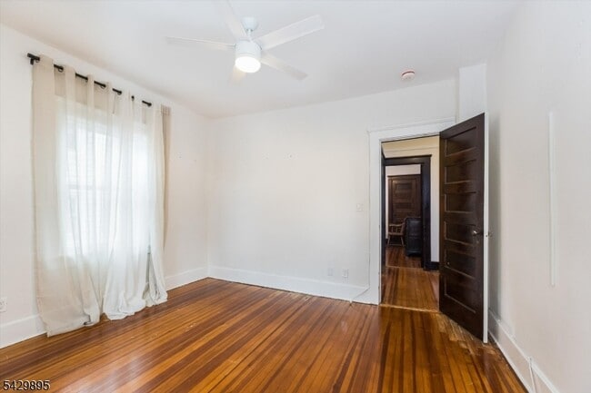 Building Photo - 56 Walnut Crescent