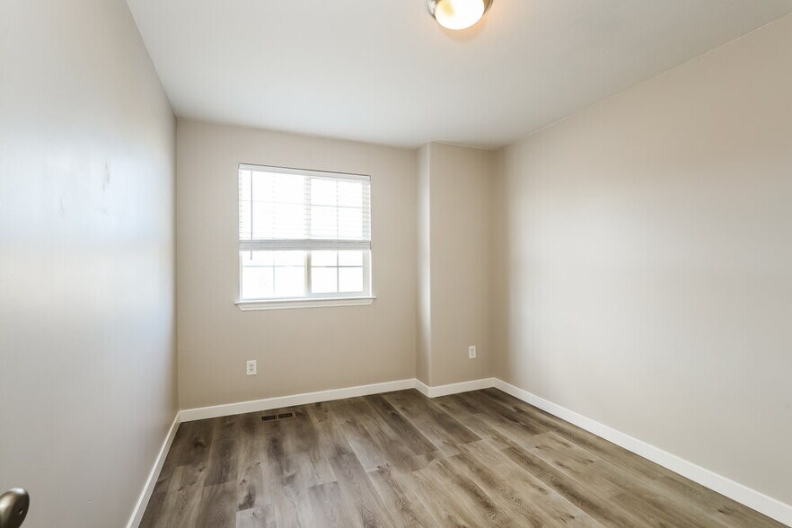 Building Photo - 3275 Newmark Dr