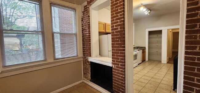 Building Photo - Tower Grove Park with Sun Porch & Private Yard **Move In Special- 1/2 Off 1st Months Rent**
