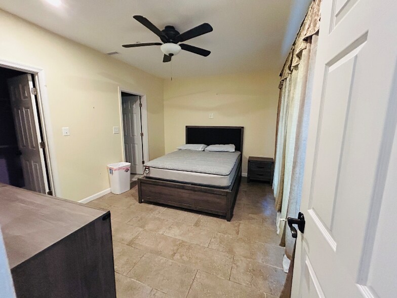 Building Photo - 15506 Symondsbury Way