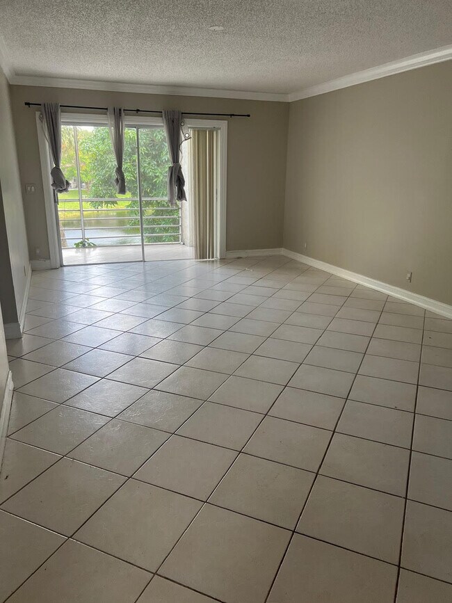 Building Photo - 2700 Casita Way