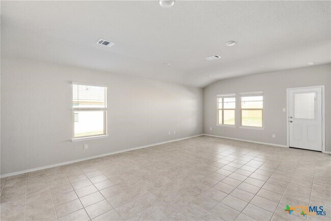 Building Photo - 1605 Mesa Verde Dr