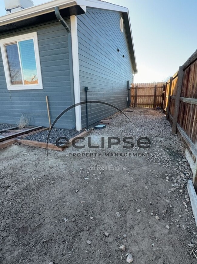 Building Photo - 464 Tara Dr