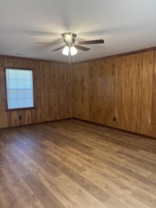 Building Photo - 855 Whatley St