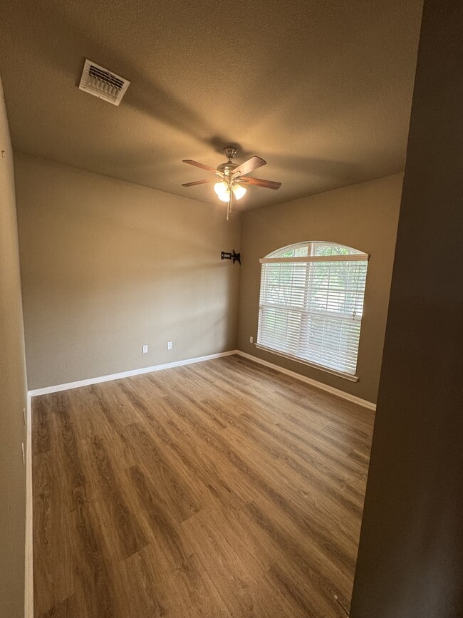 Building Photo - 502 Westchester Ct