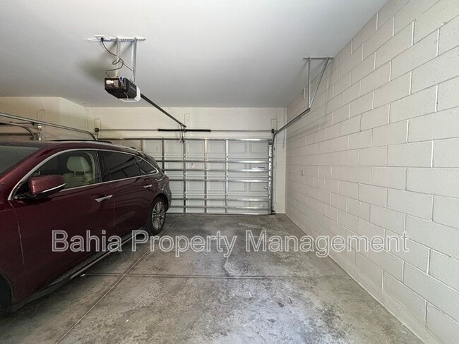 Building Photo - 2168 Greenwood Oak Dr