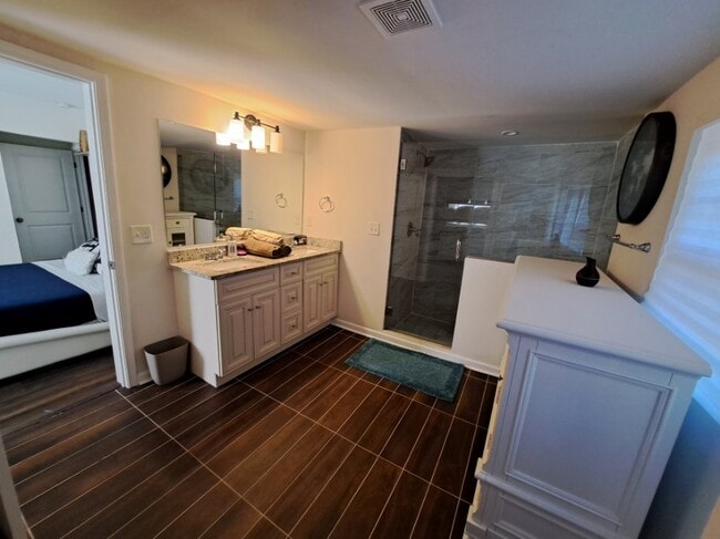 Master Bathroom - 1545 Westview Dr SW