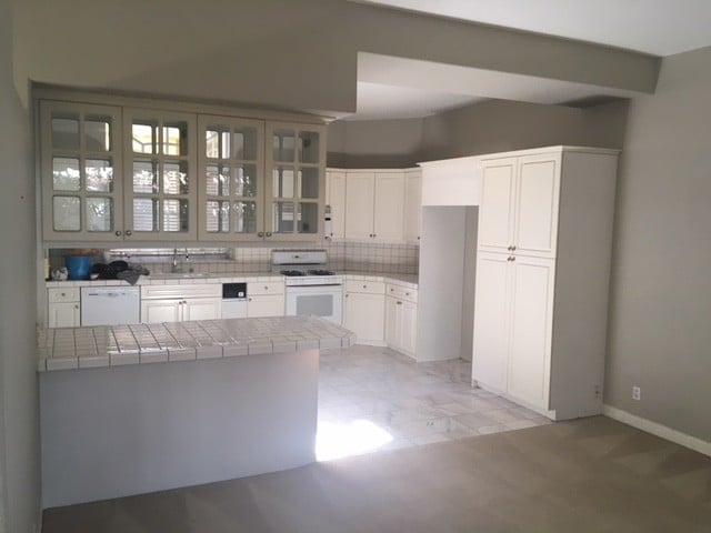 open, spacious kitchen - 723 S Broadway