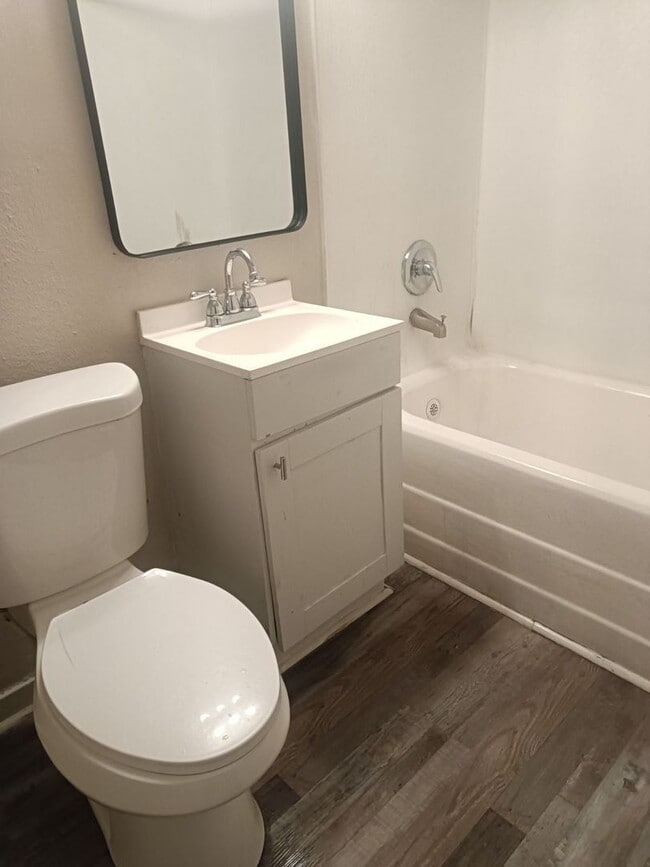 Building Photo - Beautiful  3 bed Bed 1Bath apartment for rent in SE OKC