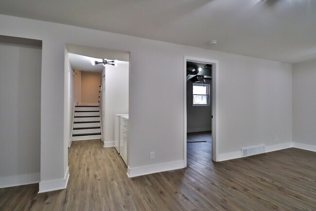 Building Photo - 16039 Marian Dr