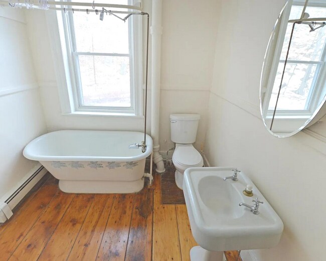 bathroom - 40 River Rd