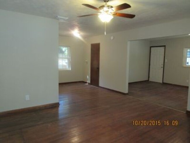 Building Photo - 832 Arkansas St