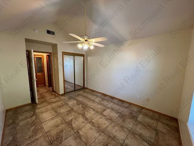 Building Photo - Beautiful 2 Bedroom 2 Bathroom Home- Colonial Park Area