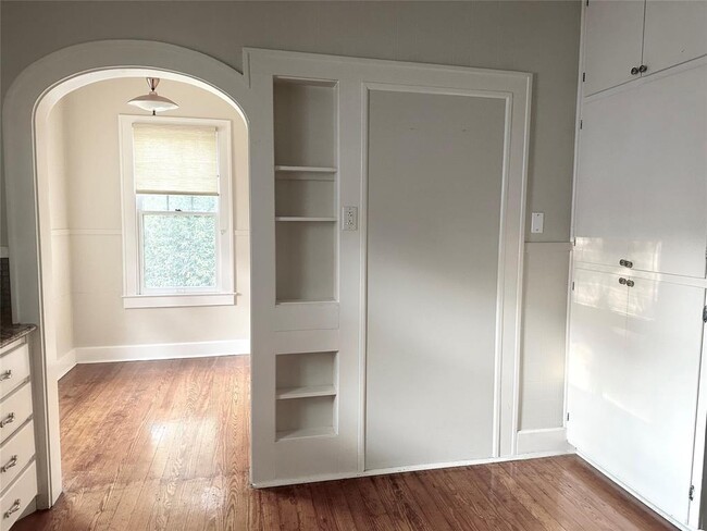 Building Photo - 312 Le Grande Ave