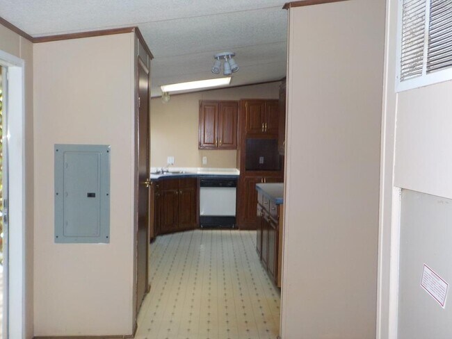 Building Photo - 260 Graball Cutoff