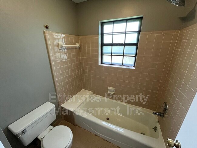 Building Photo - 1447 Tree Haven Cove