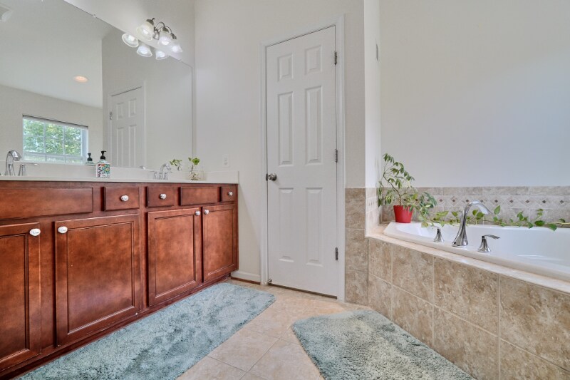 Building Photo - 7863 River Rock Way