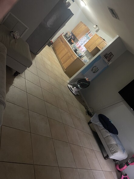 Living/dining - 213 10th St NW