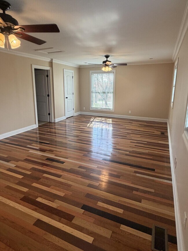 Building Photo - 110 Pineur Rd