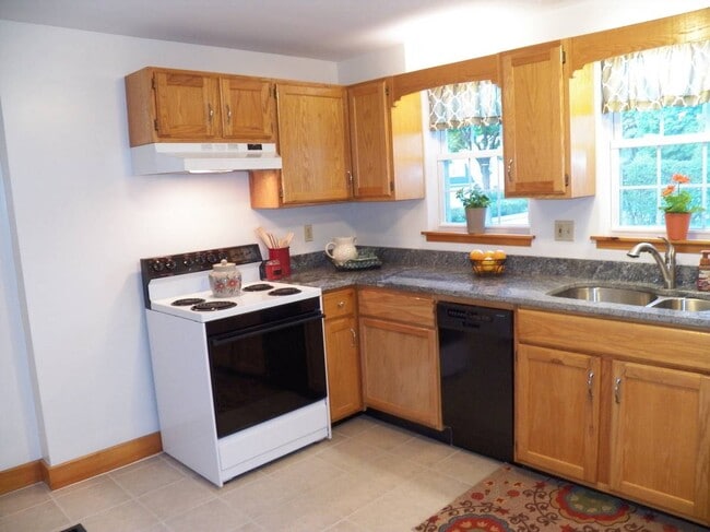 Building Photo - 648 Kearsarge Way