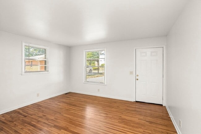 Building Photo - 2510 9th Ave S