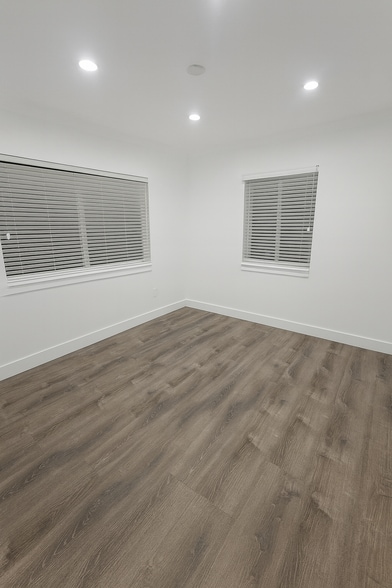 Building Photo - 425 NE 109th St