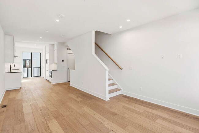 Building Photo - Bloomingdale Townhome | 3 Bed + Den | 3.5 Bath | 1,800 Sf | Large Private Rooftop Deck & Balcony ...