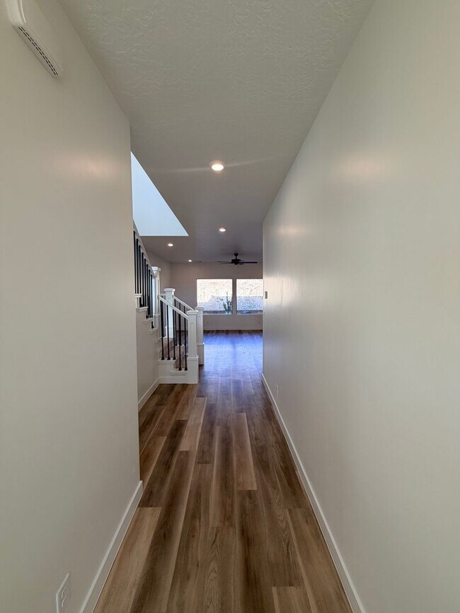 Building Photo - Beautiful Brand new 4 bedroom, 2.5 bathroom home in St George!