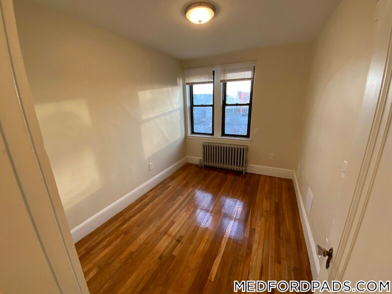 Building Photo - 53 Fellsway W