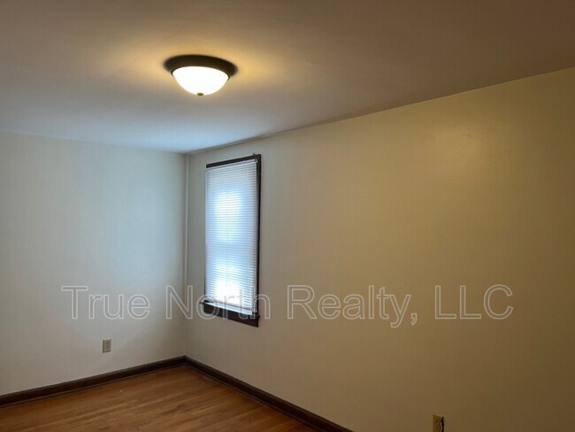 Building Photo - 432 Woodbury Ave