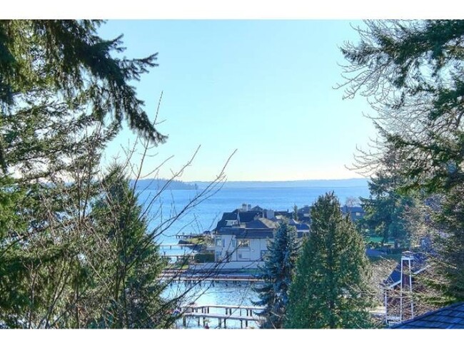 Building Photo - Kirkland Home Near Juanita Beach with Lake...