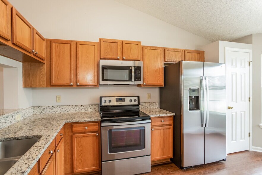 Building Photo - 3268 Avalon Dr