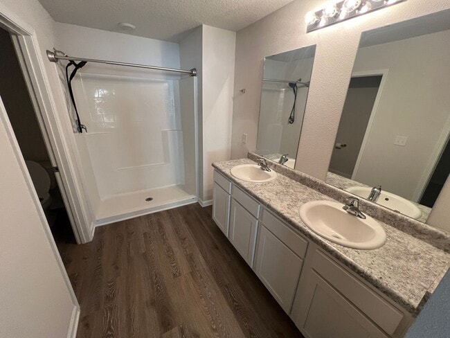 Building Photo - Beautiful 3 Bedroom, 2 Bath Pace Home available !!