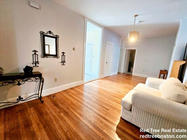 Building Photo - 243 Callender St