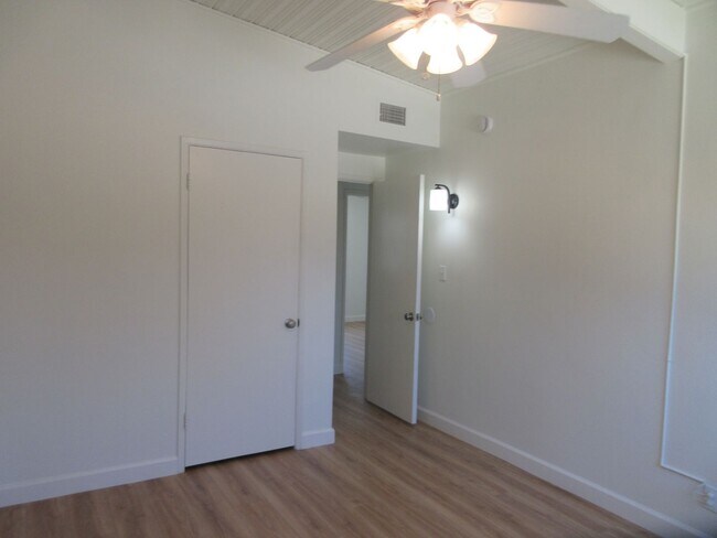 Building Photo - 10818 Paso Robles Ave