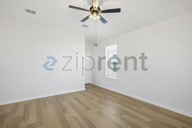 Building Photo - 131 Trifle Trl