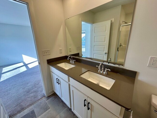 Building Photo - Beautiful Newly Built 4 Bed, 2.5 Bath Home - Loudoun Place Neighborhood