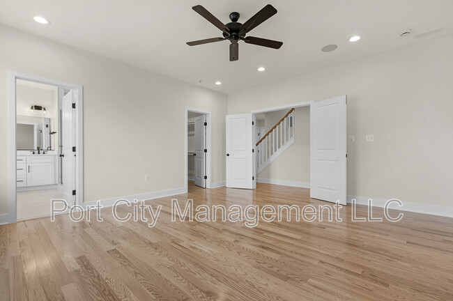 Building Photo - 903 S Decker Ave
