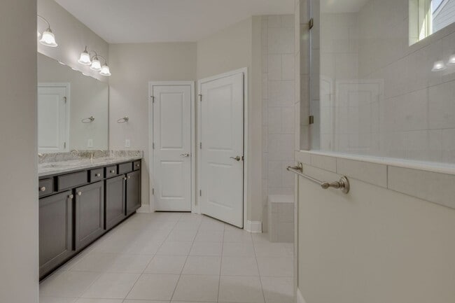 Building Photo - Spacious 3 Bed 2 Bath -The Landings At New Riverside