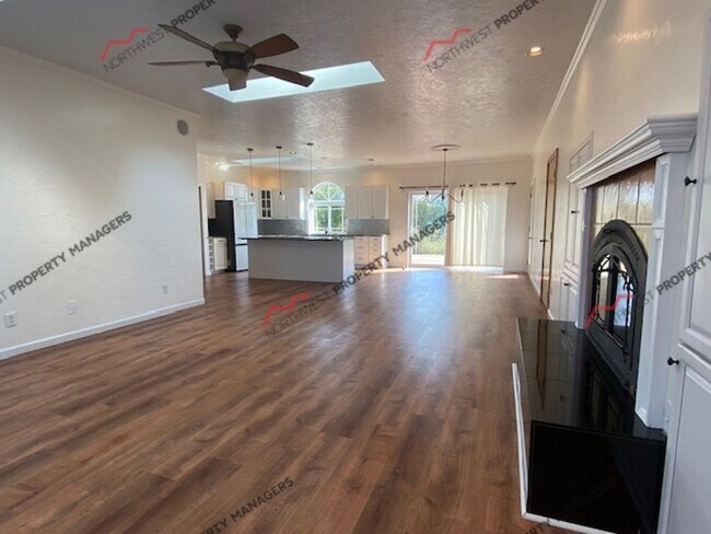 Building Photo - STATUS: *AVAILABLE* | R297 | $2600
