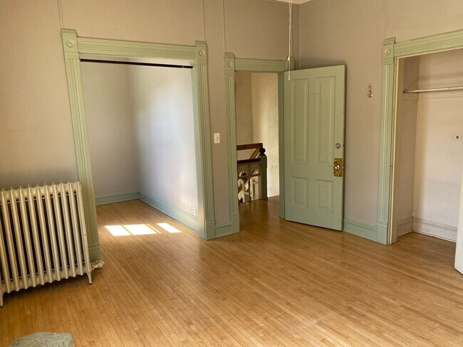 Building Photo - In the Heart of Dinkytown - Amazing 6 bedroom Victorian Rental Home,  Fall 2026!