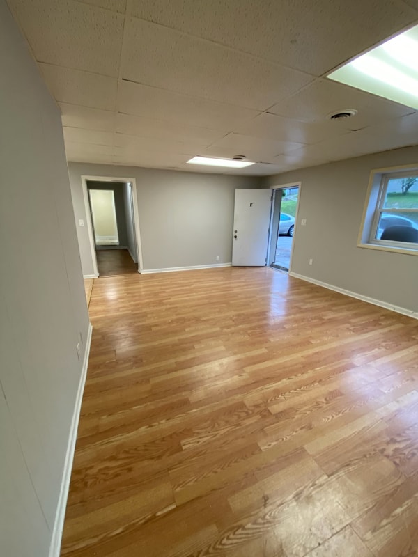 Building Photo - 165 Midway Dr