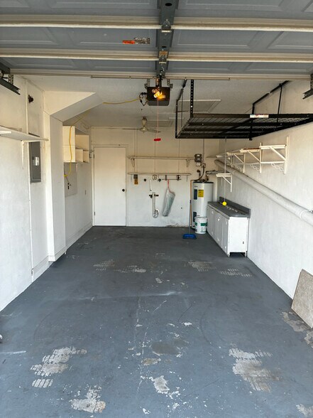 Building Photo - 5428 Larchmont Ct